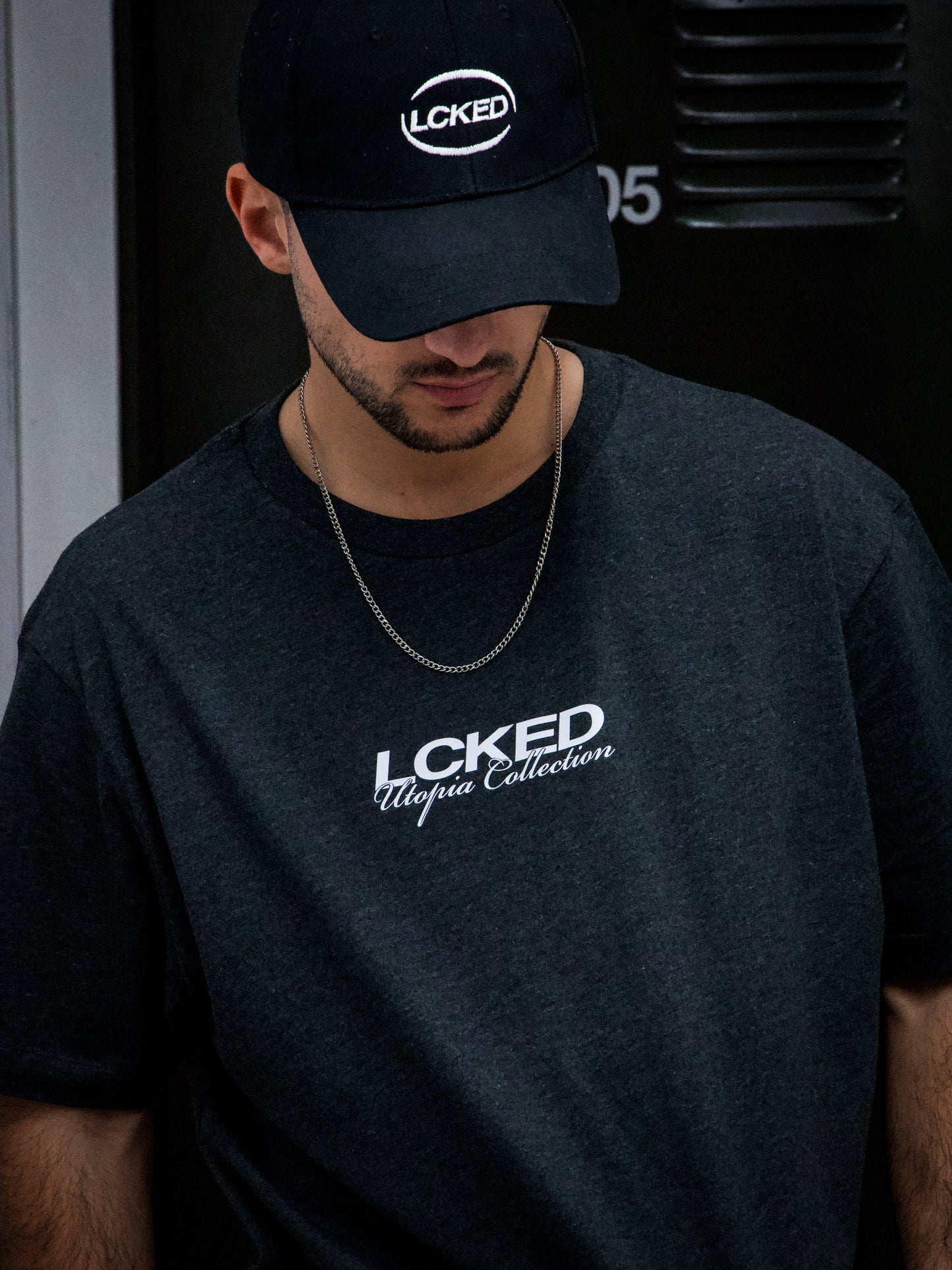 UTOPÍA DARK GREY TEE